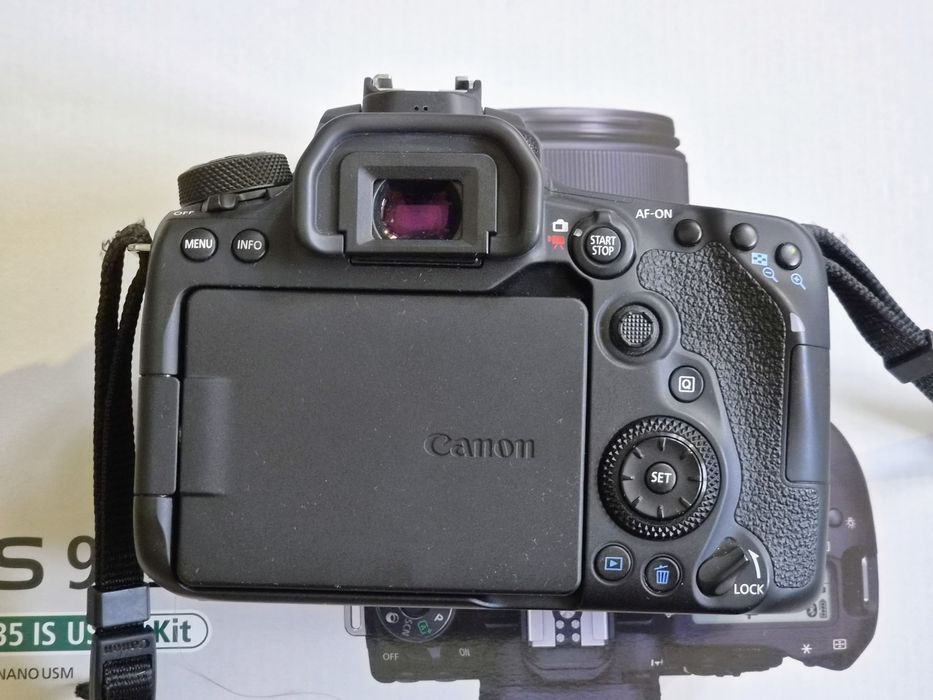 Aparat Canon EOS 90D + obiektyw Canon 18-135 IS USM