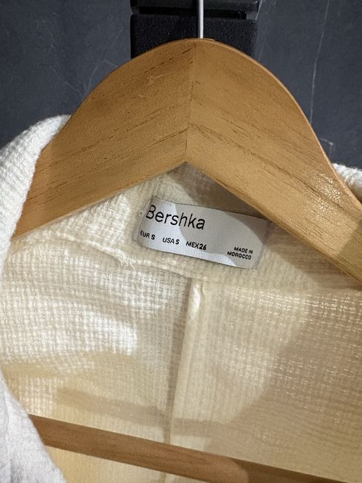 Джинсова куртка біла bershka S