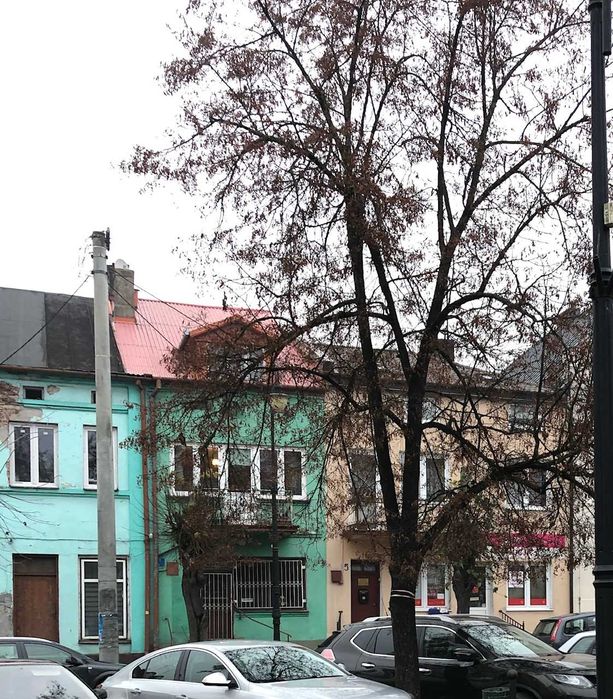 Dom Kamienica na rynku dwa mieszkania garaż podwórko