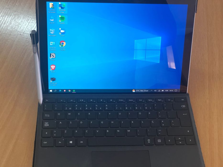 Computador Surface semi novo.
