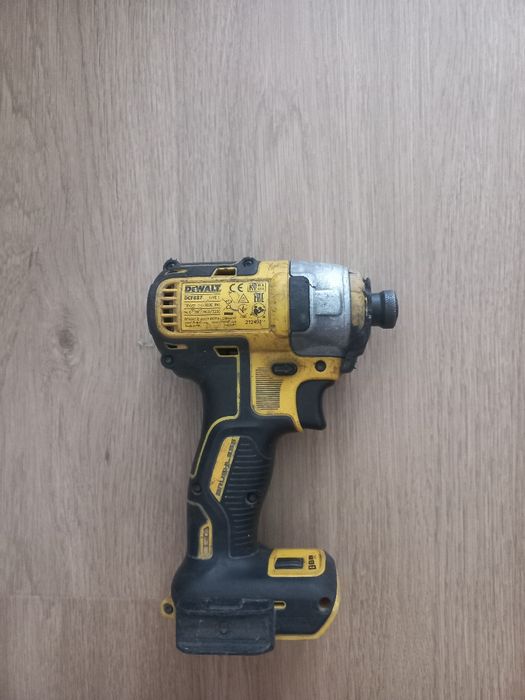 Zakrętarka Dewalt dcf887