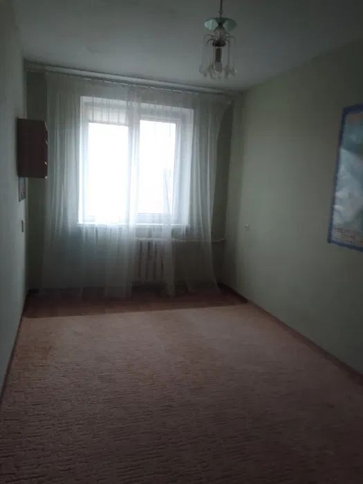 l Продається двокімнатна квартира на Раківці
