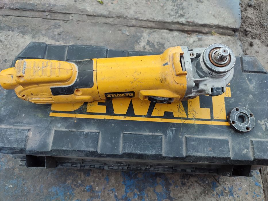 болгарка DeWalt 28136