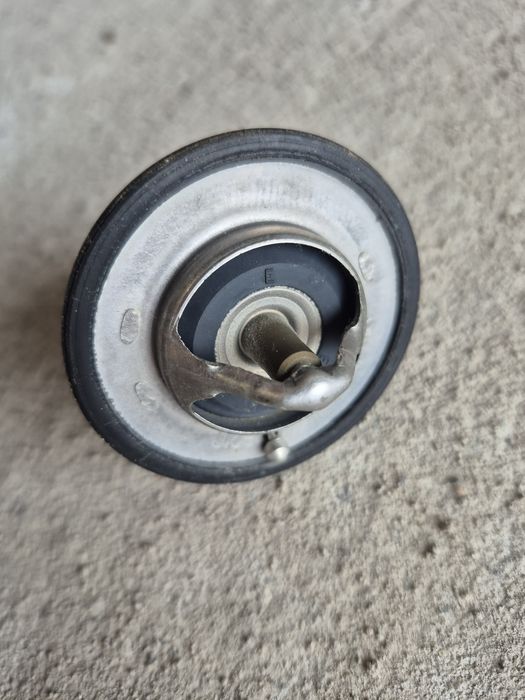 Термостат с мотора 2.4 вариатор