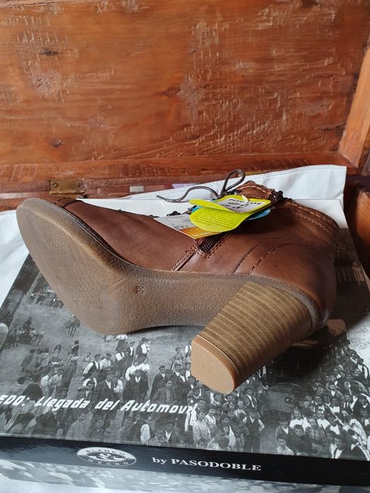 Botas de cano médio camel