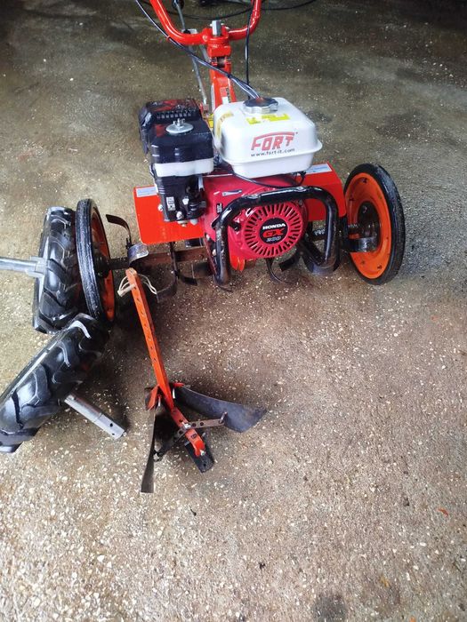 Motoenxada com motor Honda