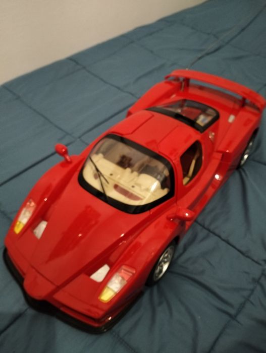Carro RC Ferrari telecomandado