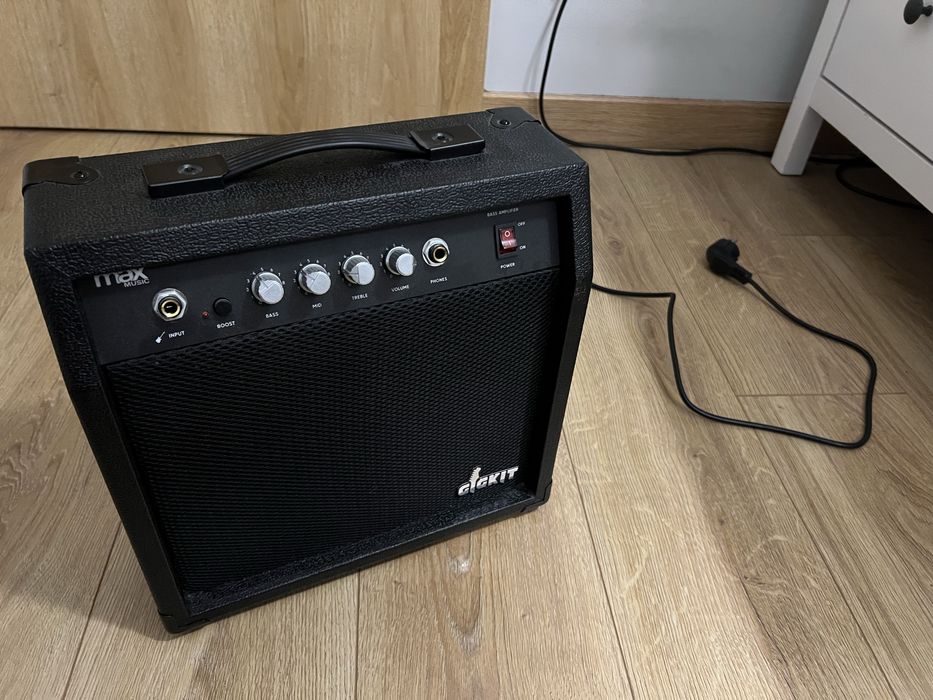 Elektryczna gitara basowa MAX music