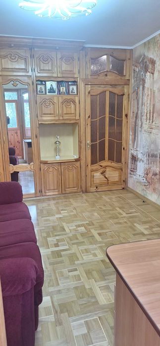 Продам 3 кімнатна квартира біля метро Перемога