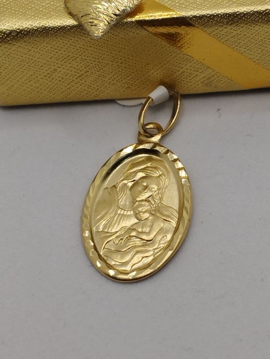 Złoty owalny wisiorek medalik, złoto 585