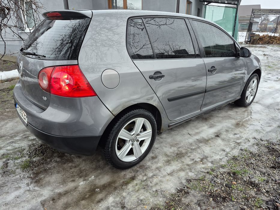 В продаже гольф пятый