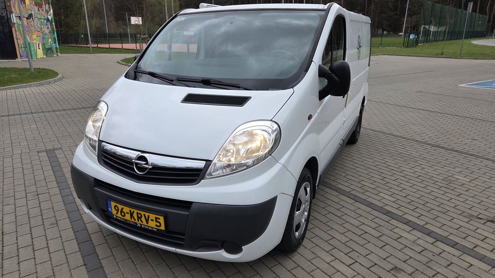 Opel Vivaro _2.0_115km_niski przebieg 168tys km_Markiza_Kamper