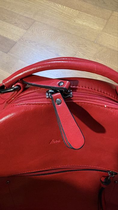 Inez Delure. Piekny plecak z lakierowanej skóry eco