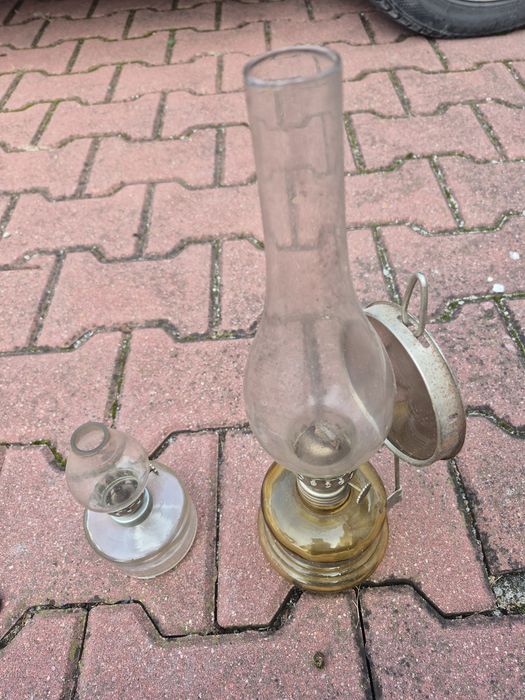 Lampa naftowa z lusterkiem