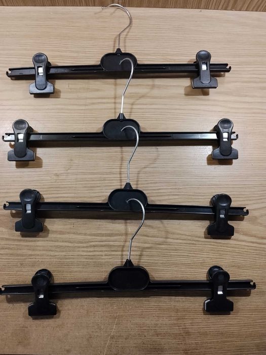 Пластиковые вешалки с прищепками, тремпеля, (для трусов, брюк и т.п.)