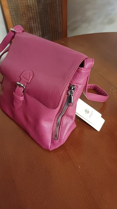 Różowa torebka listonoszka