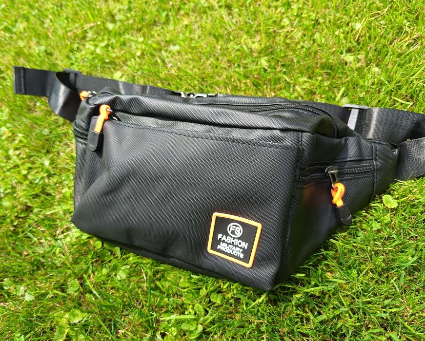 Męska saszetka nerka czarna pojemna