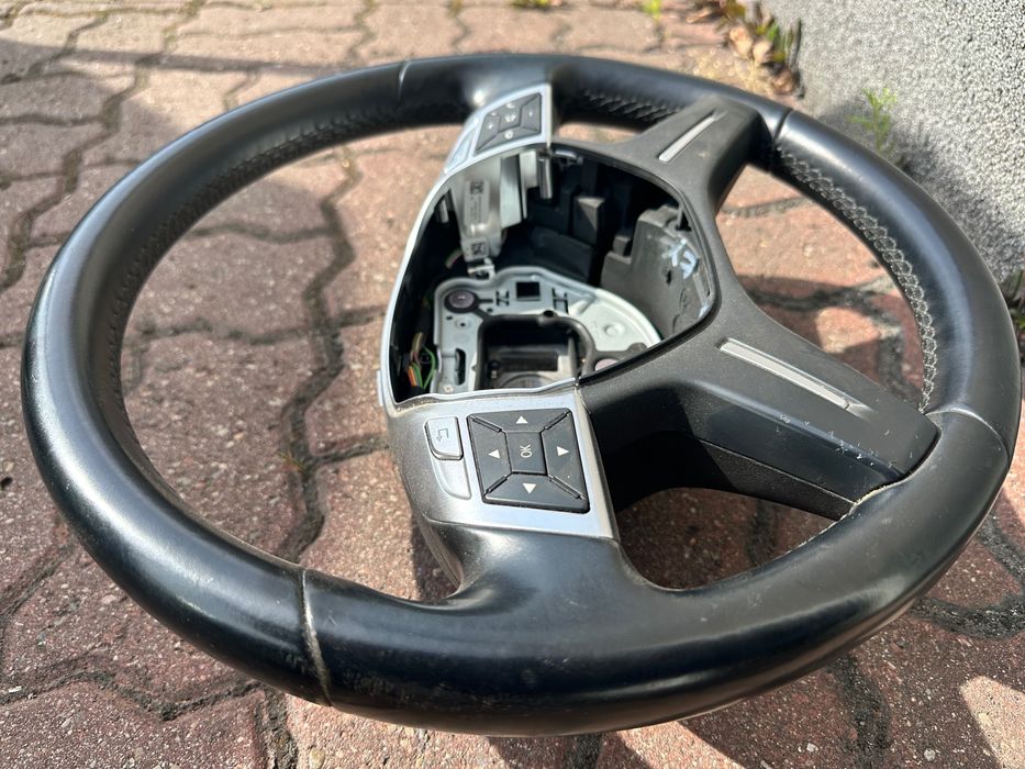 Mercedes C klasa W204 E klasa W212 LIFT kierownica 4 ramienna skórzana