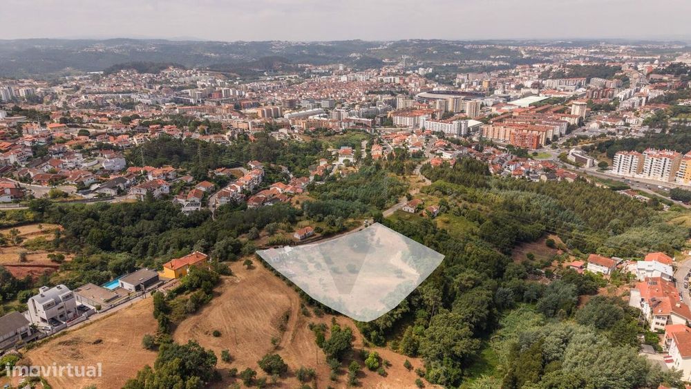 Moradia com Terreno de 7.014 m2 | Potencial Construtivo de 3.500 m2 |