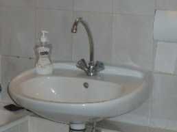 Umywalka 60cm z baterią