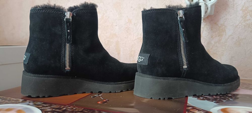 Ботинки женские зимние UGG р. 37(EU)