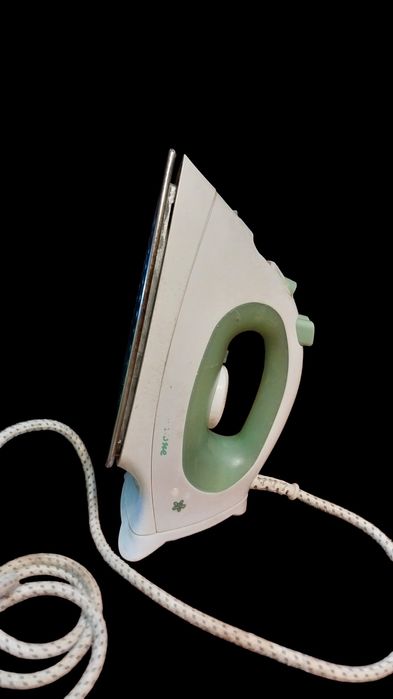 Праска Binatone.