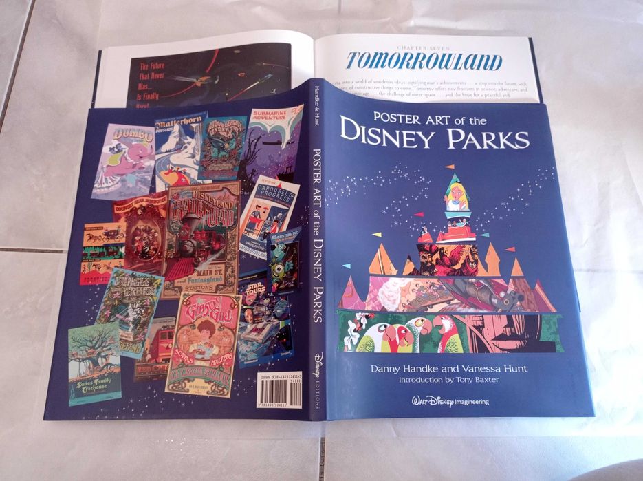 Livro de coleção "Poster Art of the Disney Parks" (2012)