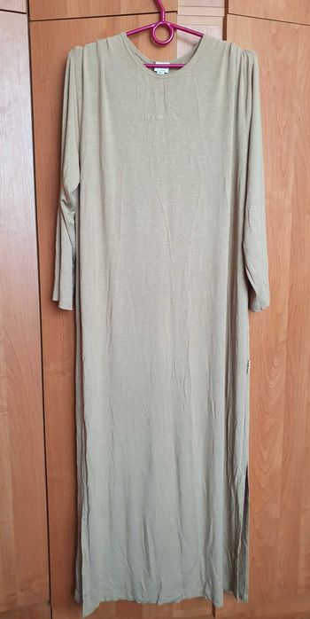 beżowa sukienka maxi