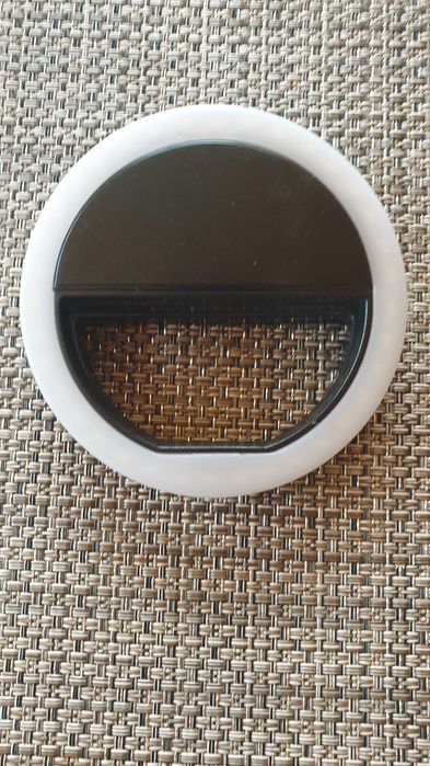 Przenośna lampka pierścieniowa LED