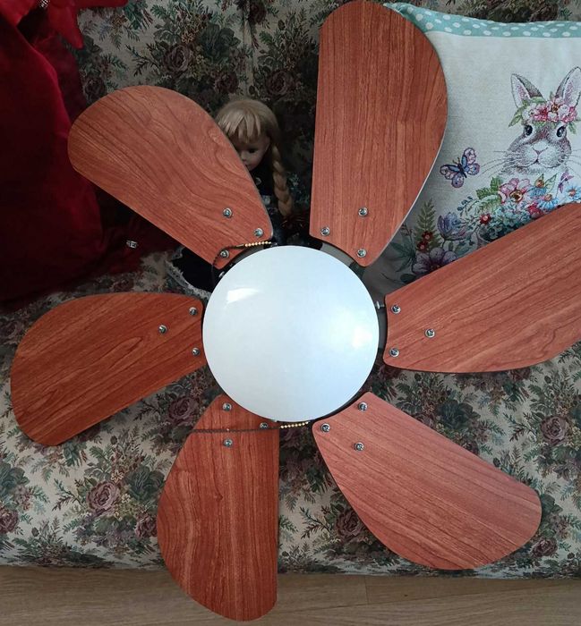 Candeeiro / Ventoinha de Teto com  Iluminação (Pás Reversíveis e Função Verão/Inverno)