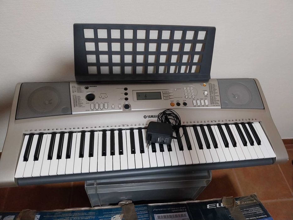 Orgão yamaha PSR E 313