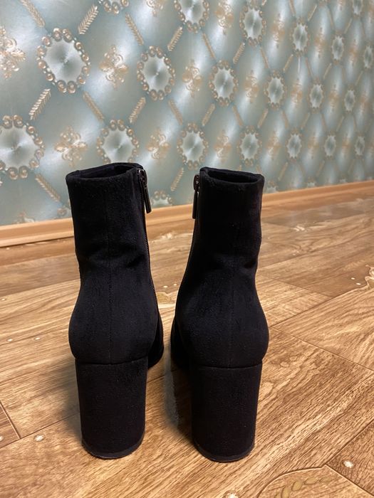 Демисезонные ботинки на каблуке