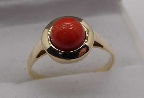 Złoty pierścionek naturalny koral półkula R.17