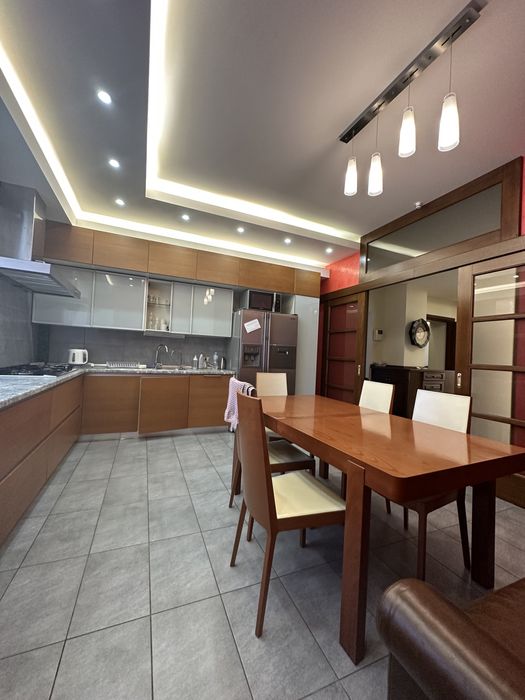 Продажа четырехкомнатной квартиры. Без комиссии.Одесса. Центр города.