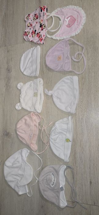 Zestaw czapeczek dla dziewczynki