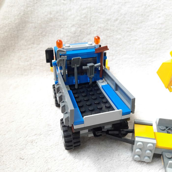Лего 60152.LEGO City Прибиральник та екскаватор. Відсутні деякі аксесуари.