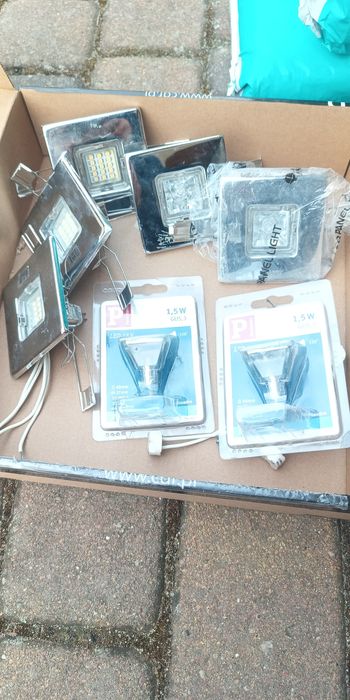 Reflektory sufitowe LED i halogen