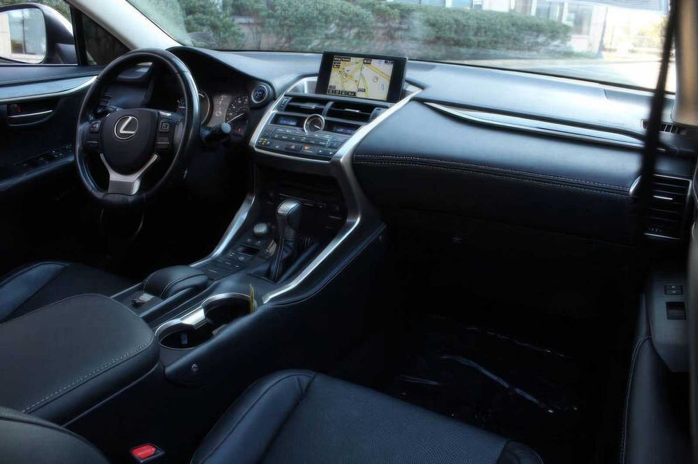 Lexus NX 300h      2019