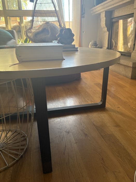 Mesa de apoio em bom estado