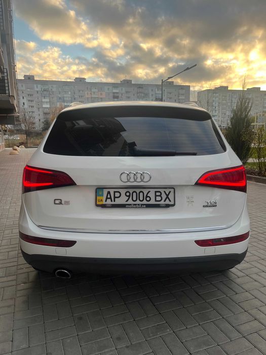 AUDI Q5 офіційний, без пошкоджень