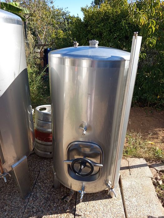 Cubas inox para vinho em bom estado