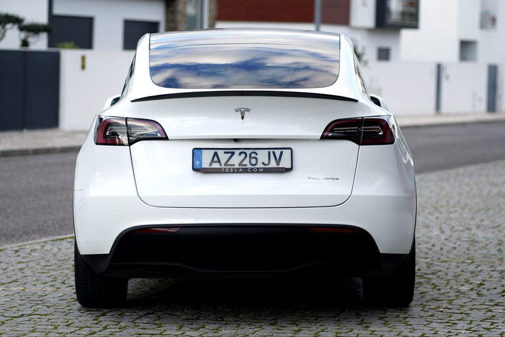 Tesla Model Y longe Range Dual Motor