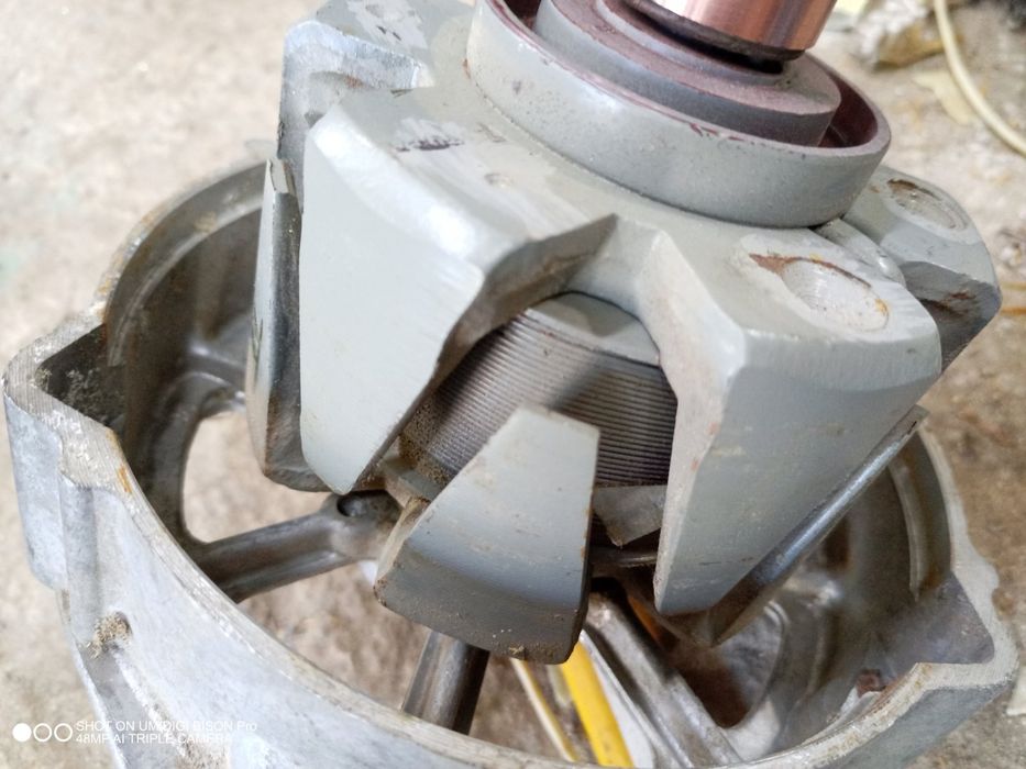 Генератор Г287 14В 90А