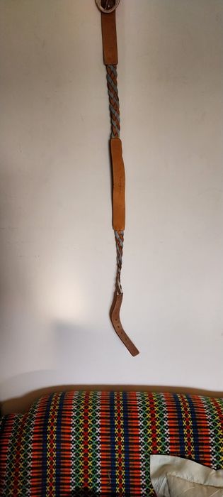 Cinto em couro e ganga com cristais