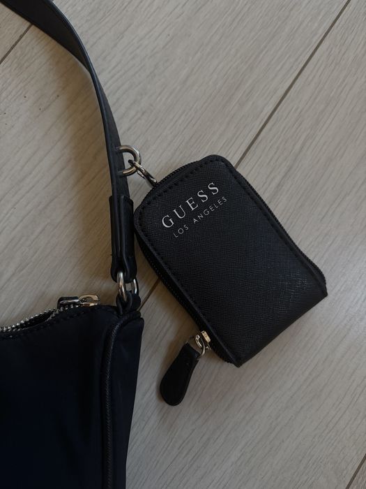 Жіноча чорна сумка GUESS