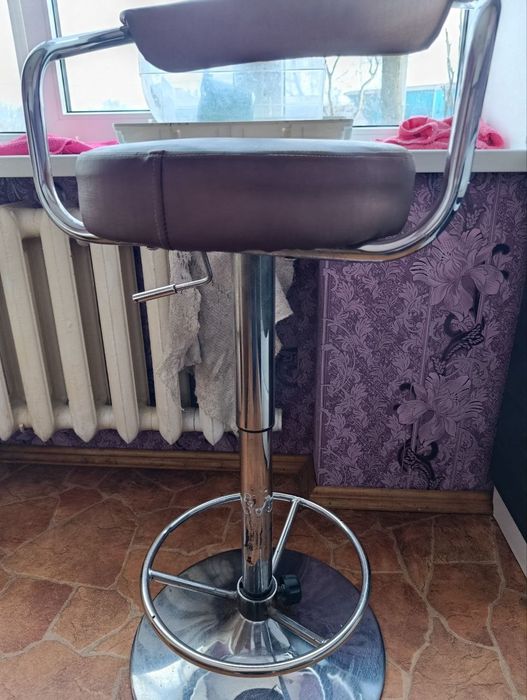 Высокие, барные стулья (3шт)