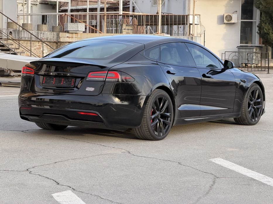TESLA PLAID 2024 1033 к.с.