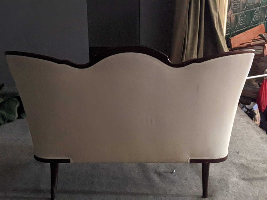 Sofá branco muito antigo e raro