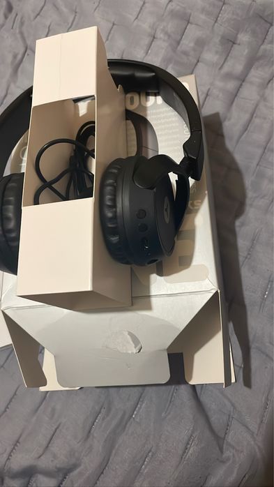 Bluetooth Headphones - Goodis with Warranty (Purchased One Week Ago)64584578401795123