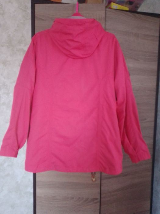 Курточки весняні